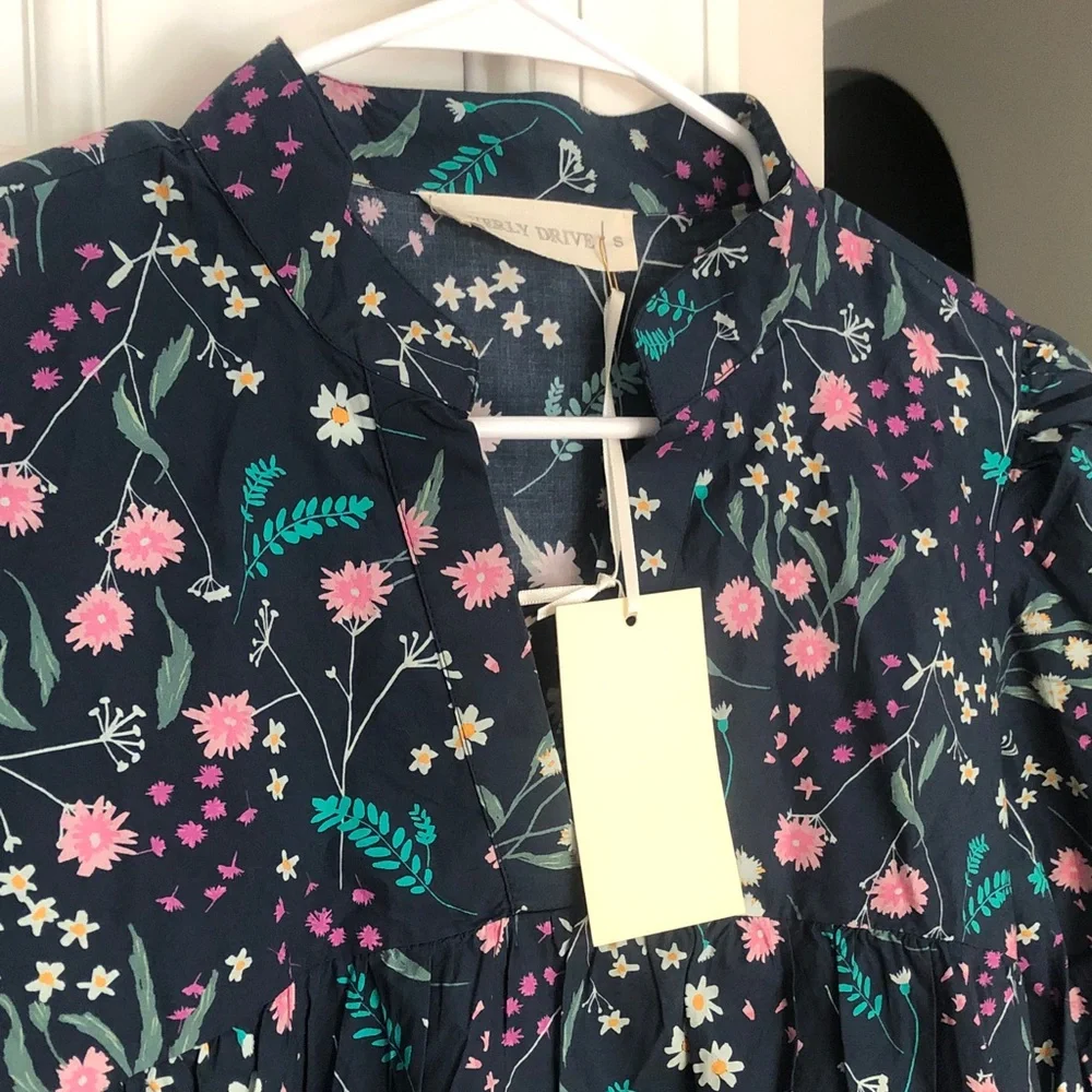 New w Tag: Beverly Drive Cotton Lawn Mini Day Gown with Pockets. Size Small